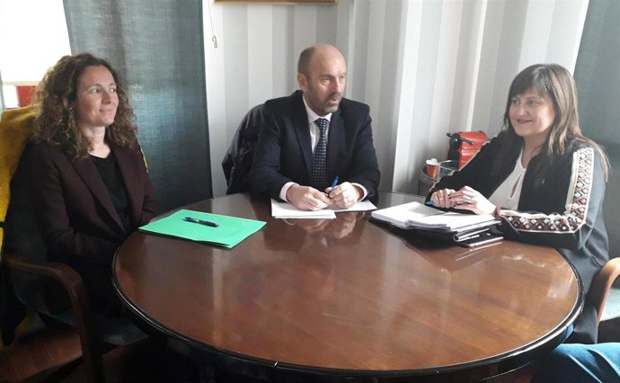 La Directora General De Infraestructuras, Esther Díaz; El Vicepresidente, Juan Cofiño, Y La Alcaldesa De Carreño, Amelia Fernández.