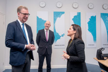 La consejera de Turismo, Yaiza Castilla, se reúne