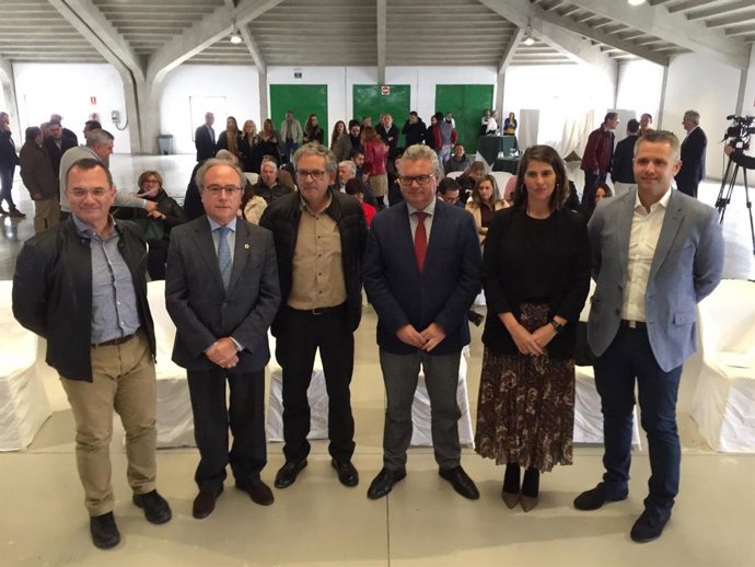 Morales (tercero por la izda.) en la presentación de Expogenil