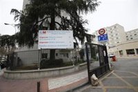 El Gregorio Marañón restringe el acceso de acompañantes a Urgencias y el horario de visitas a la UCI por precaución