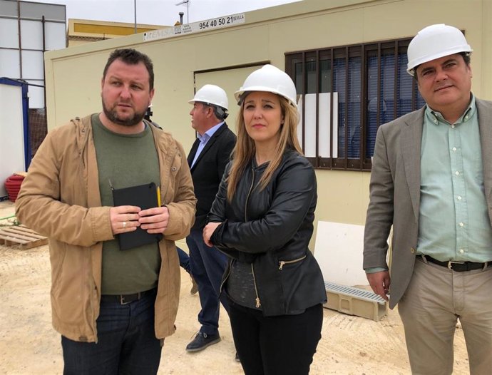 La alcaldesa de Alcalá supervisa las obras finales de la segunda fase del CEIP Rodríguez Almodóvar