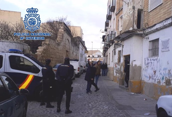 Operativo policial en el barrio de Santiago en Jerez