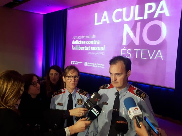 La comisaria subjefa de la Comisaría de Investigación Criminal de los Mossos d'Esquadra, Marta Fernandez, y el comisario jefe, Eduard Sallent, en una jornada sobre delitos sexuales, el 5 de marzo de 2020.