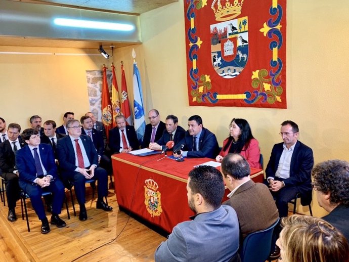 Pleno de la Diputación de Ávila en El Barraco con motivo del 8-M.