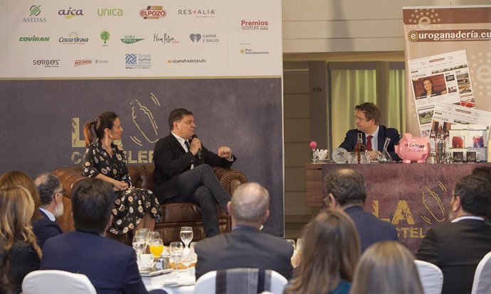 Entrega del premio Qcom al Startup Europe Smart Agrifood Summit.