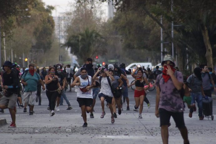 Disturbios en la Plaza Baquedano de Santiago de Chile
