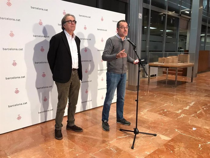 El teniente de alcalde de Cultura de Barcelona, Joan Subirats, y el concejal del distrito de Ciutat Vella, Jordi Rabassa