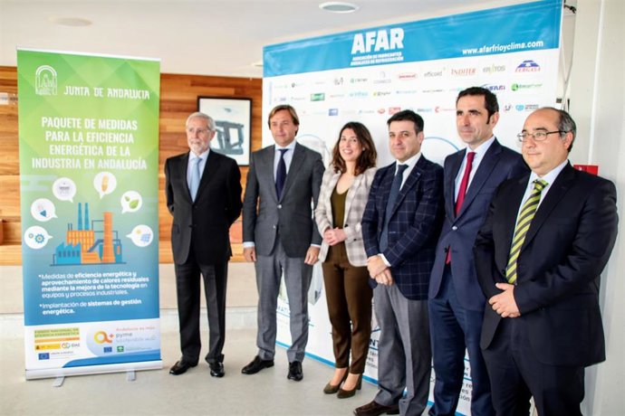 Repullo (segundo por la izda.) en su visita a Lucena