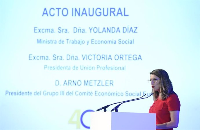 La ministra de Trabajo y Economía Laboral, Yolanda Díaz, participa en el acto inaugural del II Congreso de Profesionales, organizado por Unión Profesional en el Auditorio Mutua Madrileña, en Madrid (España), a 5 de marzo de 2020.