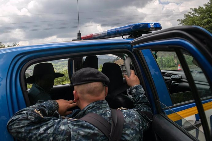 Policía de Guatemala en una instrucción con agentes estadounidenses