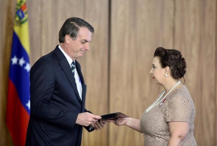 El presidente brasileño, Jair Bolsonaro, reconoce formalmente a María Teresa Belandria como embajadora de Venezuela en Brasilia