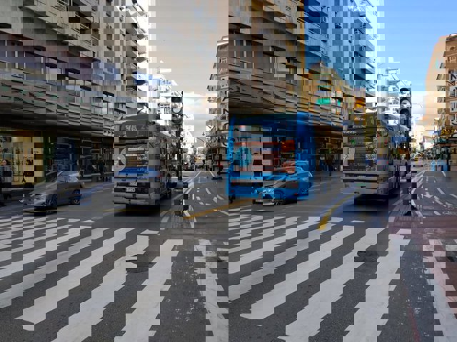 Calle Armengual de la Mota de Málaga capital que recupera el sentido del tráfico tras obras del metro