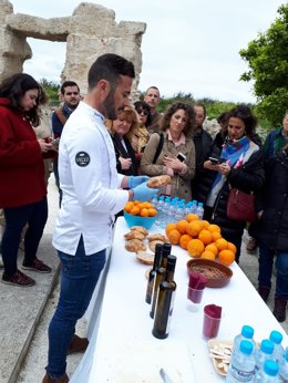 Sevilla.-Turismo.-Unos 40 agentes y blogueros gastronómicos visitan Lebrija por 