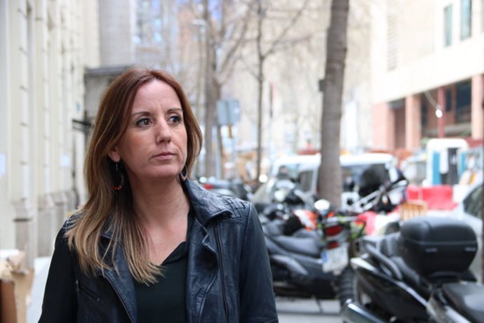 La periodista Txell Feixas, corresponsal de TV3 i Catalunya Rdio al Prxim Orient, ha publicat el volum 'Dones valentes', el 5 de mar del 2020 (horitzontal).