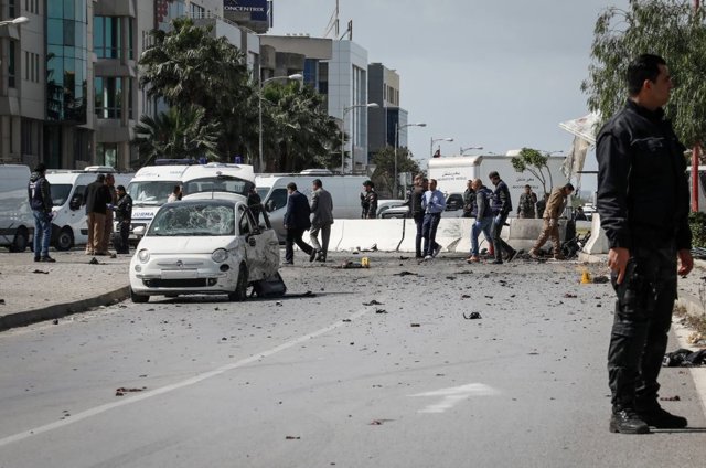 Al menos cinco heridos por un atentado cerca de la Embajada de Estados Unidos en Túnez