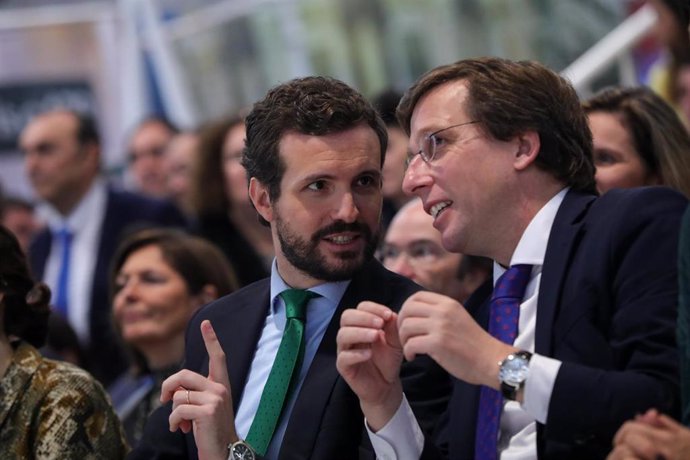 Imagen de recurso del presidente del Partido Popular, Pablo Casado (izq) y el alcalde de Madrid, José Luis Martínez-Almeida (dech).