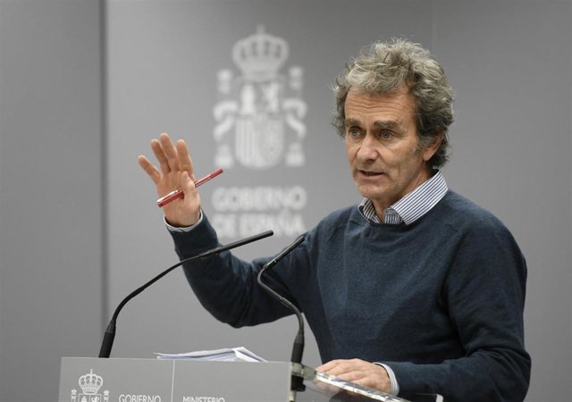 El director del Centro de Coordinación de Alertas y Emergencias Sanitarias (Ccaes), Fernando Simón, interviene en la rueda de prensa para informar sobre la situación del Coronavirus en España tras confirmarse 3 muertes y 245 casos, en el Ministerio de San