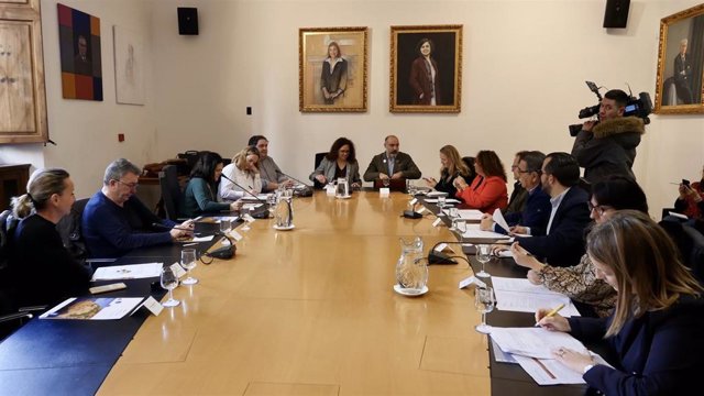 Imagen de la reunión del Consejo Asesor de la Fundación Mallorca Turismo presidida por la presidenta del Consell, Catalina Cladera