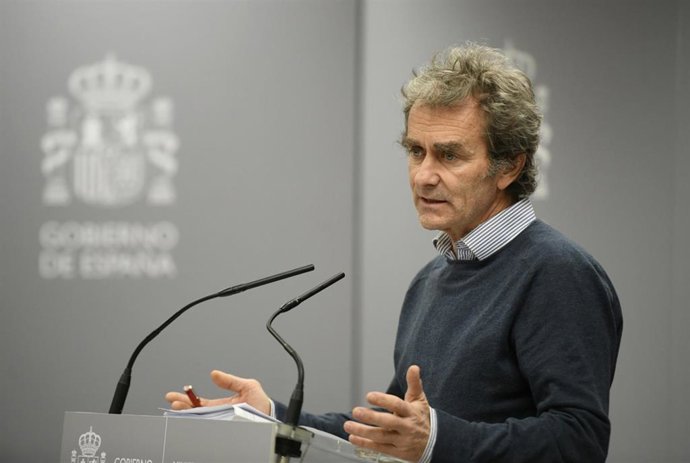 El director del Centro de Coordinación de Alertas y Emergencias Sanitarias (Ccaes), Fernando Simón, interviene en la rueda de prensa para informar sobre la situación del Coronavirus en España tras confirmarse 3 muertes y 245 casos, en el Ministerio de S