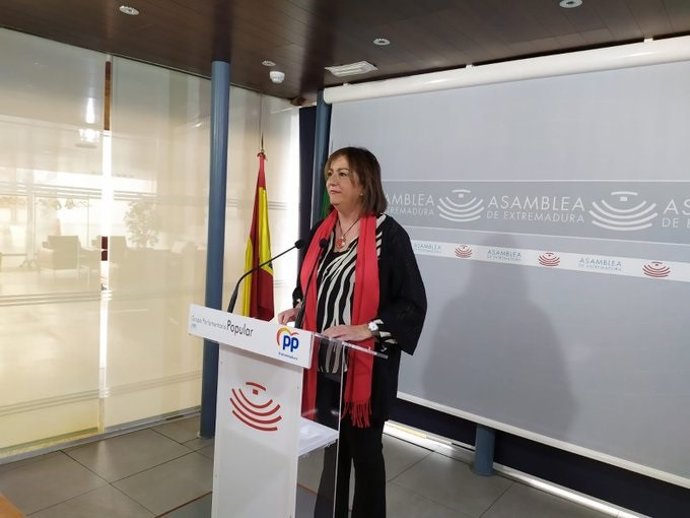 Consuelo Rodríguez Píriz (PP) en rueda de prensa sobre situación de la Dependencia en Extremadura