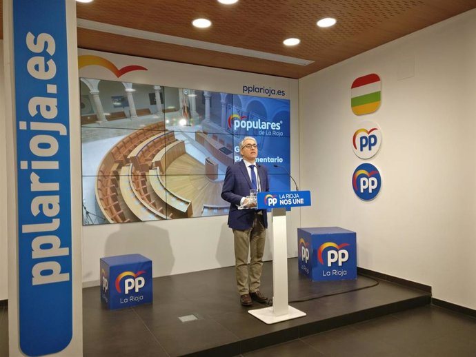El portavoz del Grupo Parlamentario del PP Jesús Ángel Garrido, en comparecencia de prensa