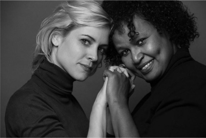 Maggie Civantos y Asha Ismail