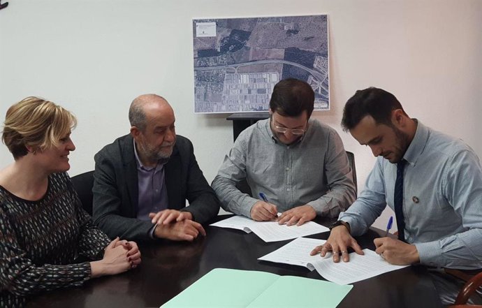 El Consell de Mallorca y el Ayuntamiento de Marratxí firman el convenio de cesión de unos terrenos para el nuevo acceso al polígono del municipio.