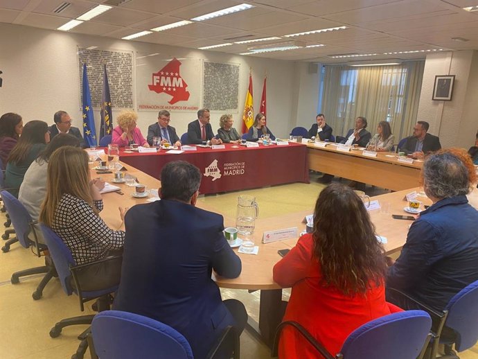El delegado de Gobierno en Madrid, José Manuel Franco, se reúne con la junta directiva de la Federación de Municipios de Madrid