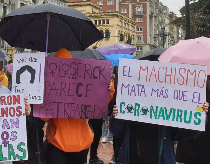 Manifestación estudiantil en Oviedo por el 8M