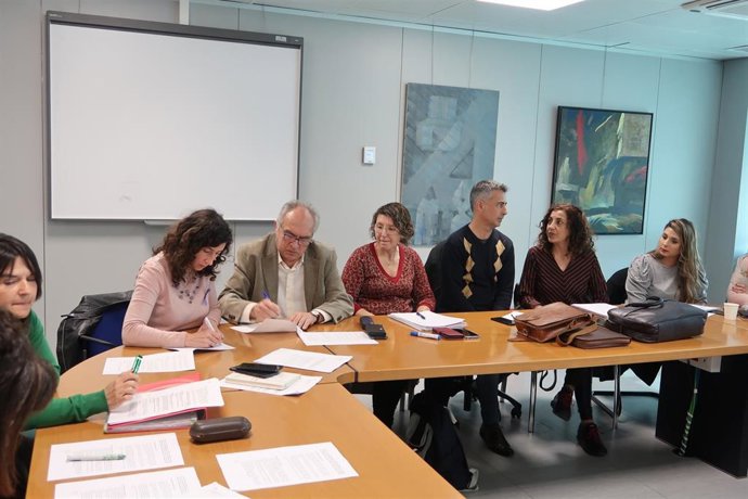 Acuerdo entre la Conselleria de Educación y los sindicatos para la elección del lugar donde prestarán servicio los ATE.