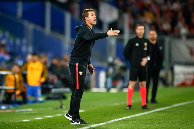 Julen Lopetegui da órdenes en el Getafe-Sevilla de LaLiga Santander 2019-2020
