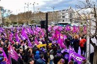 UGT y CCOO se concentran en Cibeles para reclamar la igualdad salarial, sin la que "nunca" habrá igualdad real