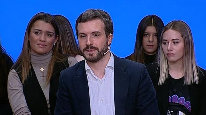 El presidente del PP, Pablo Casado, clausura una jornada del ciclo organizado por esta formación política con el título 'Mujer por encima de todo'.