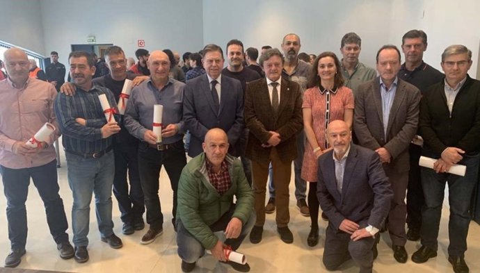 Alfredo Canteli, en el centro