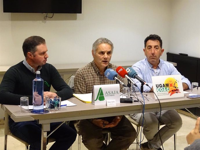 Los representantes de UGAM-COAG, Gaspar Anabitarte; ASAJA, Enrique Ortiz, y UPA, Alberto Pérez