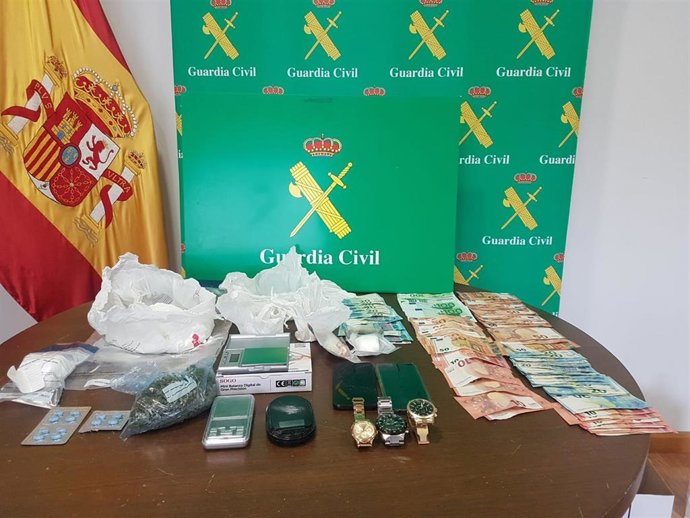 Droga y dinero intervenidos en la Operación Templaris