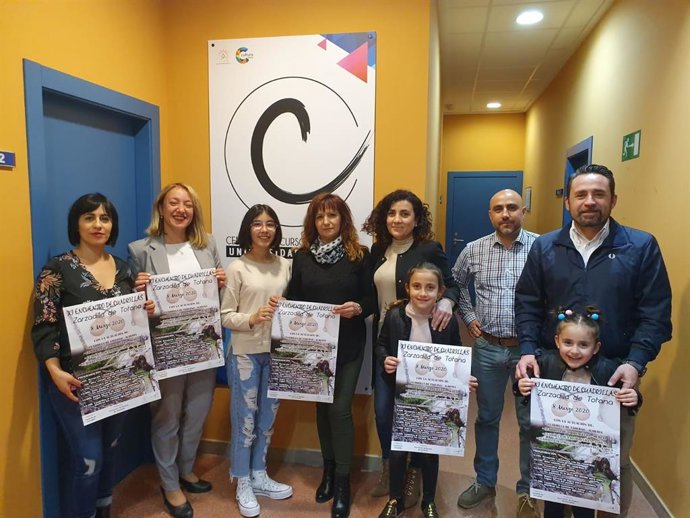 Con el cartel del XI Edición del Encuentro de Cuadrillas