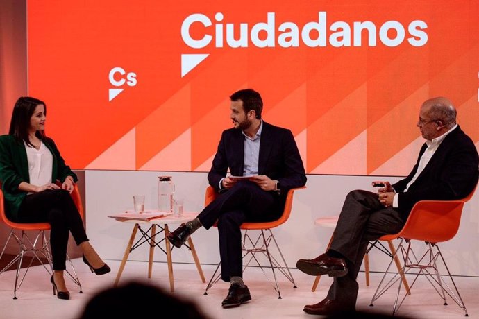 Los candidatos a la Presidencia de Ciudadanos, Inés Arrimadas y Francisco Igea, en un debate previo a las primarias.