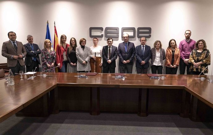 Firma del acuerdo entre Fundación ONCE, Funcdación CEOE y La Confederación de Consejos Sociales de Universidades