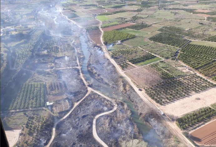 Imagen aérea del incendio en Riba-roja (Valencia)
