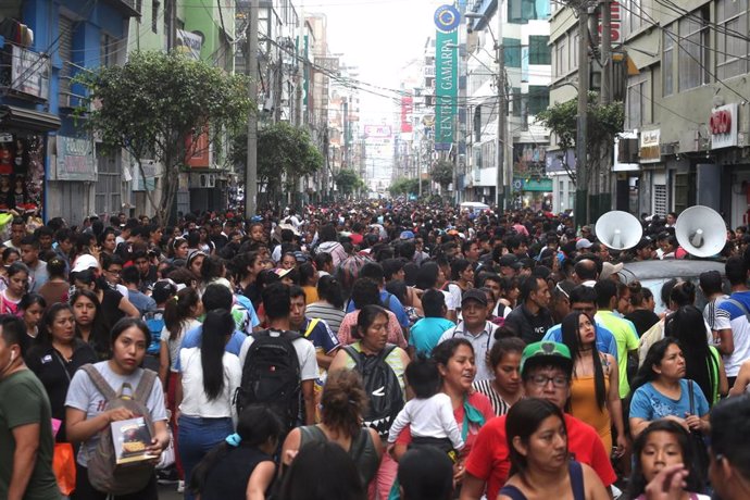 Perú.- Detenidas 85 personas en un operativo policial contra el comercio ilegal 