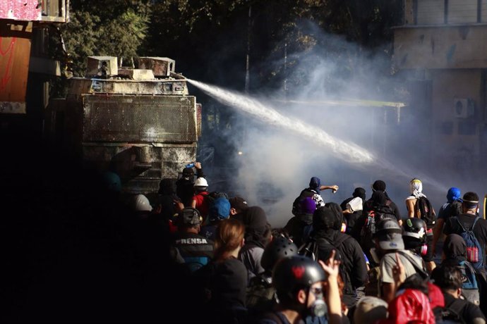 Chile.- Las protestas en Plaza Baquedano de Santiago de Chile se saldan con diez
