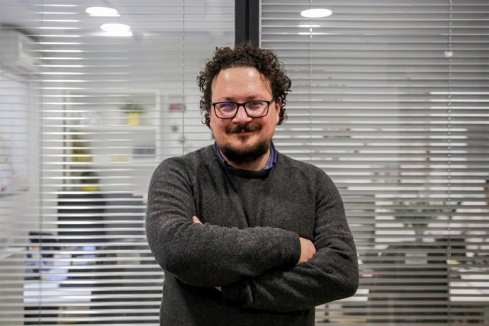 El diputado de Unidas Podemos en la Asamblea de Madrid Jacinto Morano, que ha asumido la portavocía por el embarazo de Isa Serra, posa antes de su entrevista con Europa Press, en Madrid (España) a 4 de marzo de 2020.