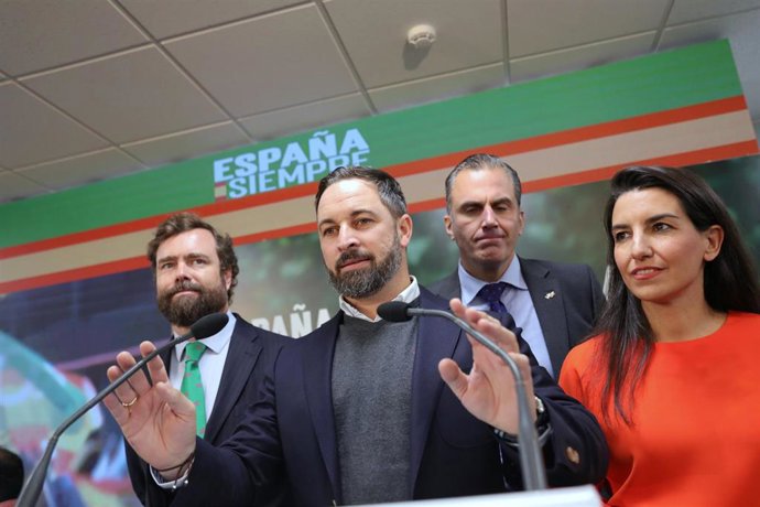 Satiago Abascal junto a Iván Espinosa de los Monteros, Javier Ortega Smith y Rocío Monasterio