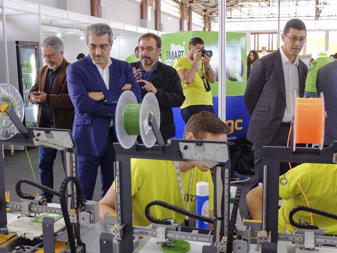 El vicepresidente del Gobierno de Canarias, Román Rodríguez, visita la Smart Green Island Makeathon 2020