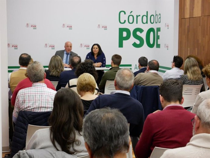 El secretario general del PSOE de Córdoba, Antonio Ruiz, en una reunión de trabajo