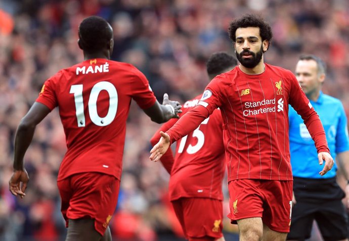 Fútbol/Premier.- (Crónica) Salah y Mané espantan los fantasmas del Liverpool con