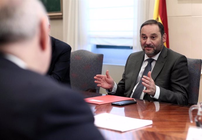 El ministro de Transportes, Movilidad y Agenda Urbana, José Luis Ábalos durante su reunión con la Federación Española de Municipios y Provincias (FEMP), en el Ministerio de Transportes, en Madrid (España), a 19 de febrero de 2020.