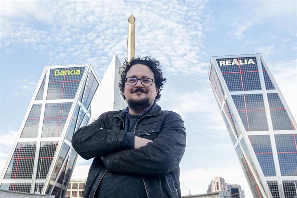El diputado de Unidas Podemos en la Asamblea de Madrid Jacinto Morano, que ha asumido la portavocía por el embarazo de Isa Serra, posa en Plaza de Castilla antes de su entrevista con Europa Press, en Madrid (España) a 4 de marzo de 2020.