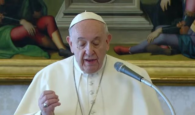Captura de pantalla del 'streaming' del rezo del Ángelus del Papa de este domingo, ofrecido desde su estudio